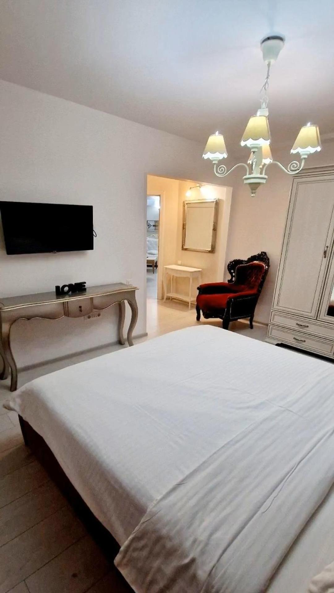 Hotel Jolie Apartments Galaţi Buitenkant foto